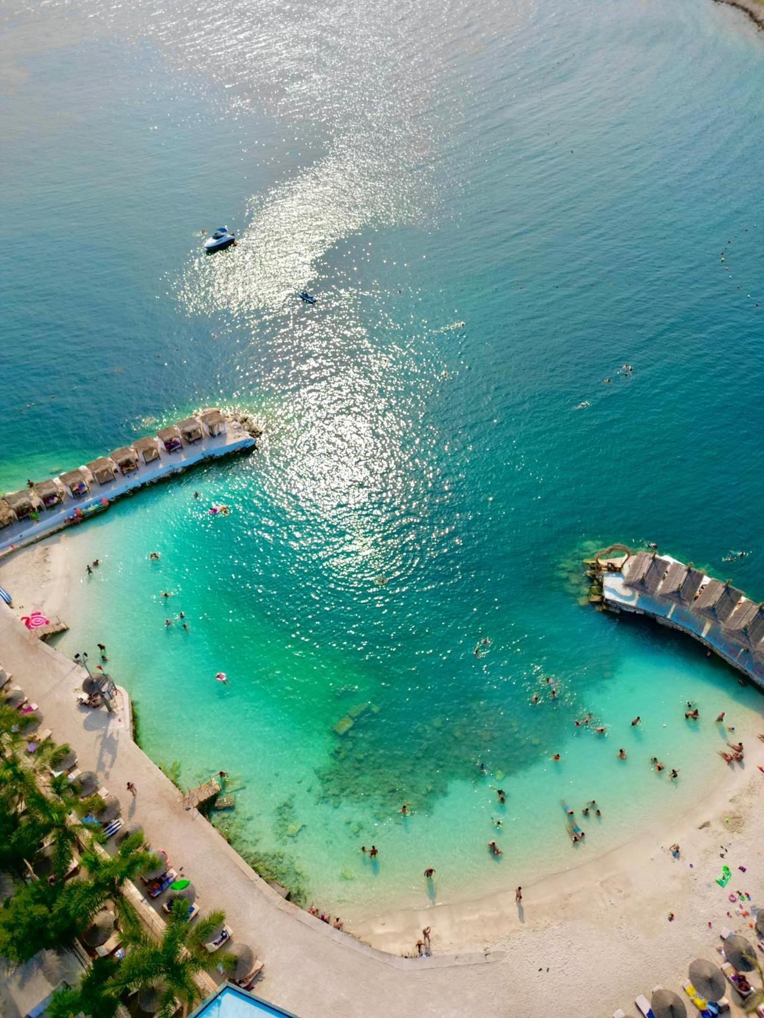 Mucobega Hotel 2 Sarande Bagian luar foto