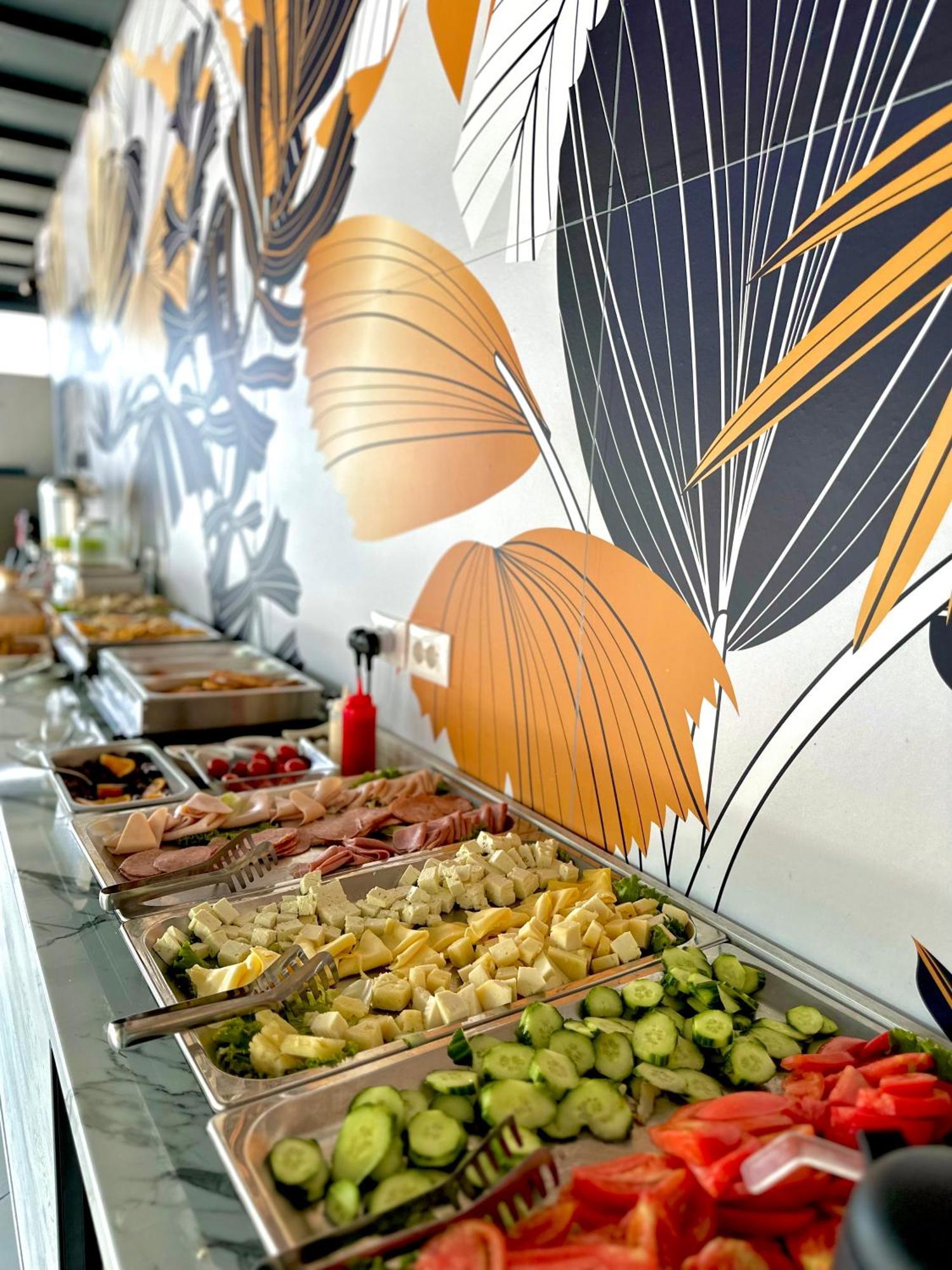 Mucobega Hotel 2 Sarande Bagian luar foto