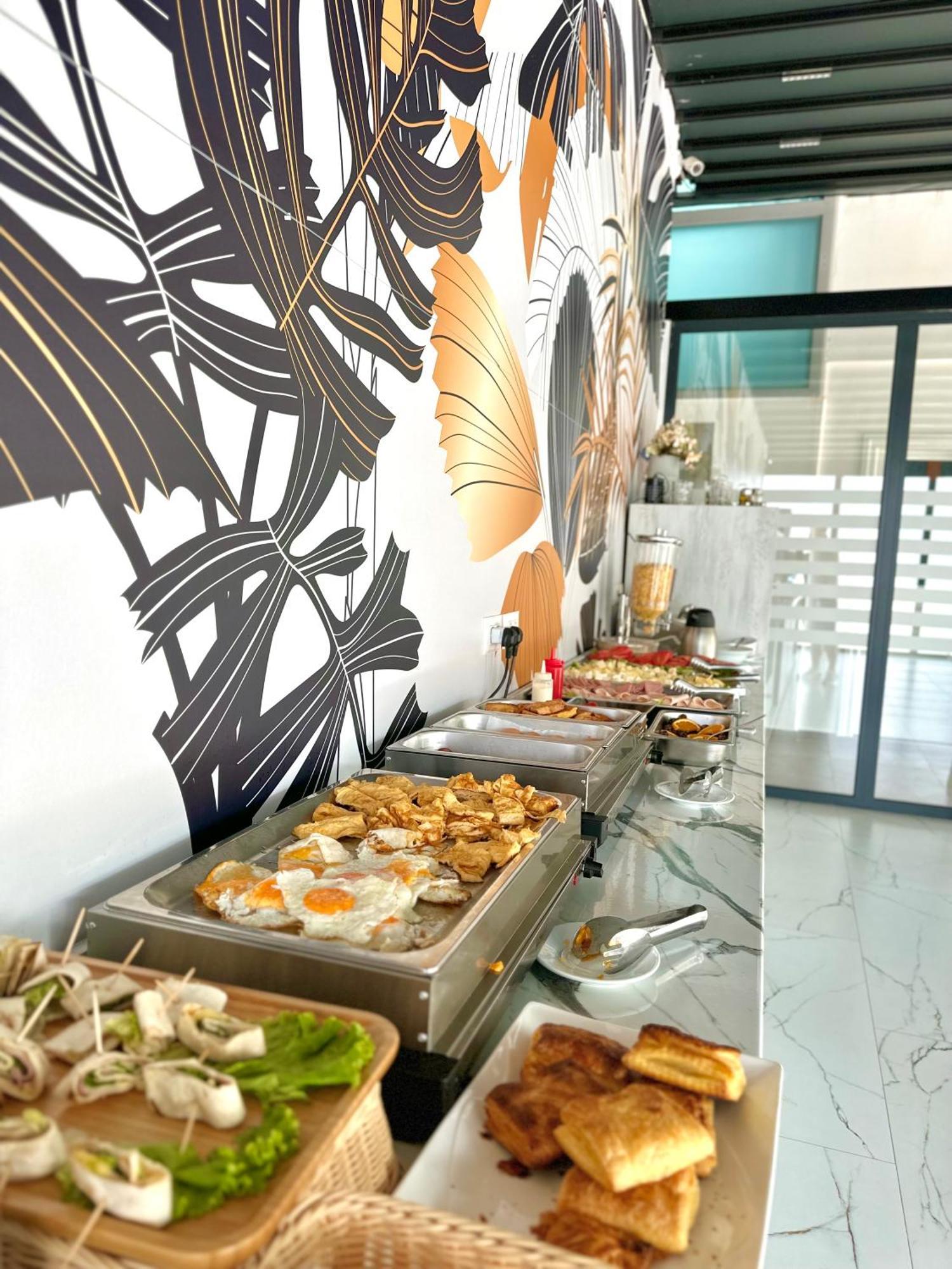 Mucobega Hotel 2 Sarande Bagian luar foto