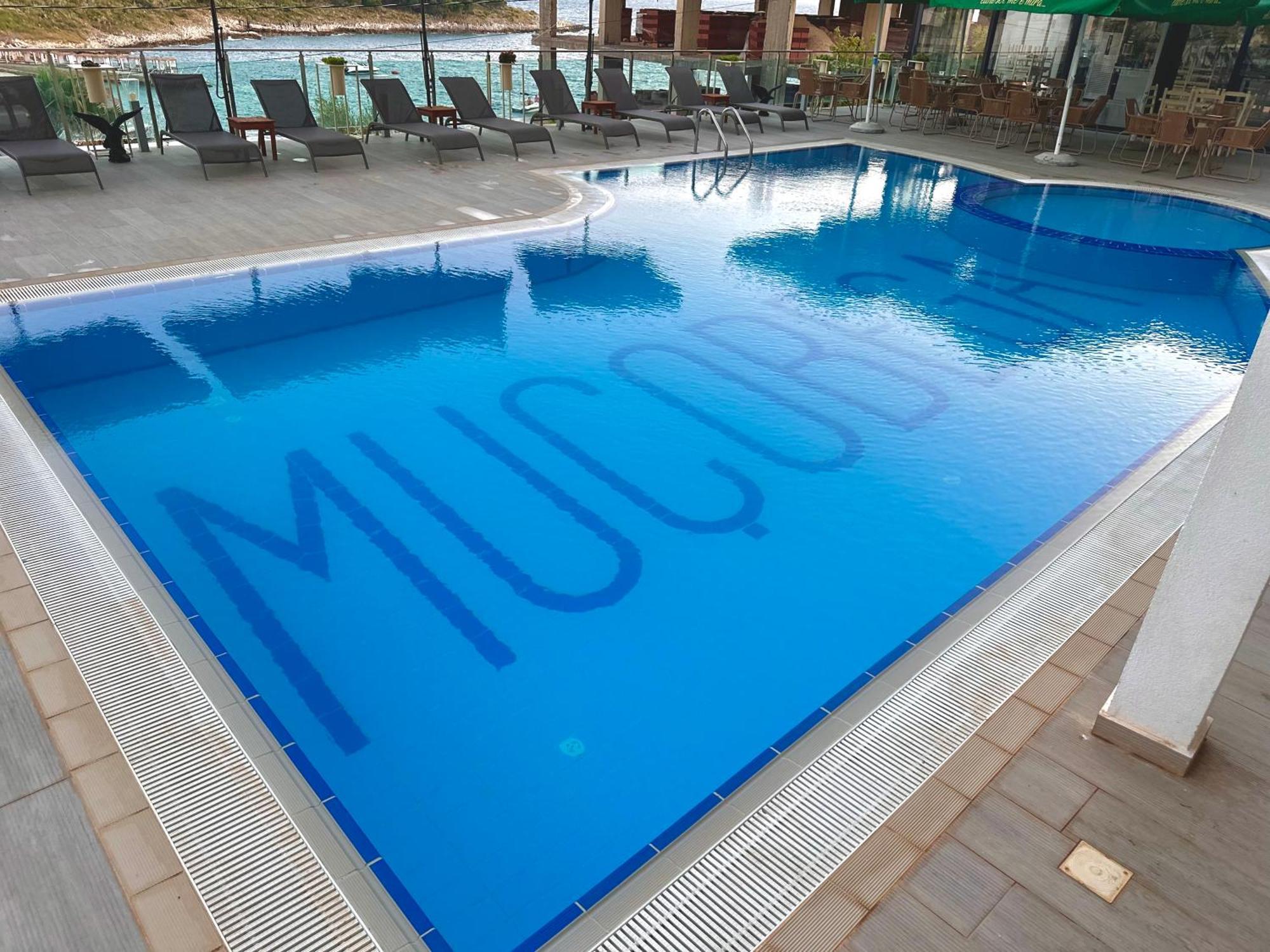 Mucobega Hotel 2 Sarande Bagian luar foto