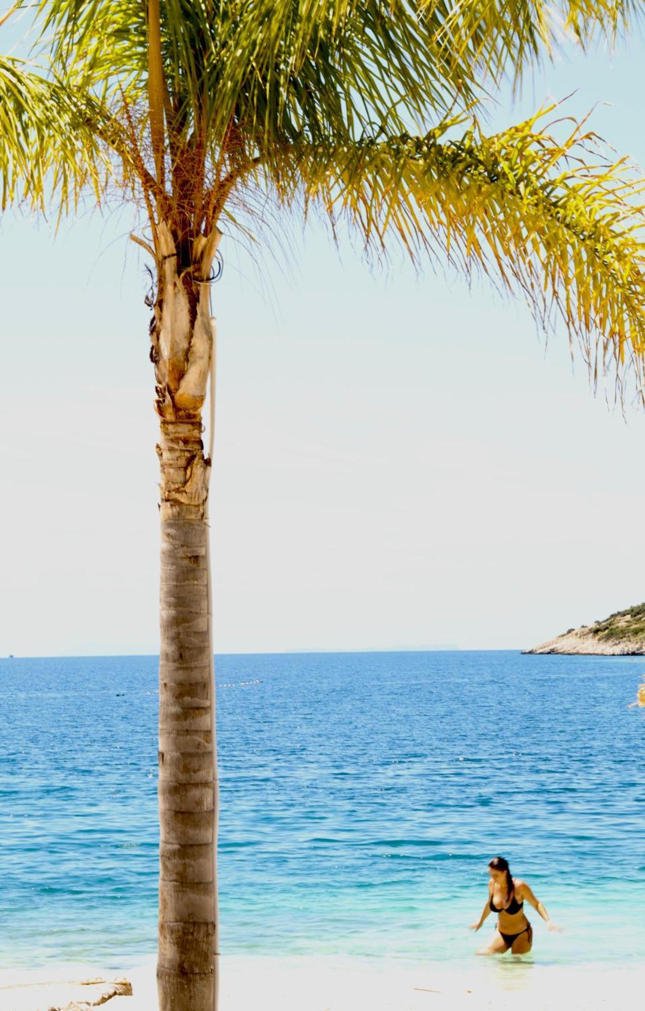 Mucobega Hotel 2 Sarande Bagian luar foto