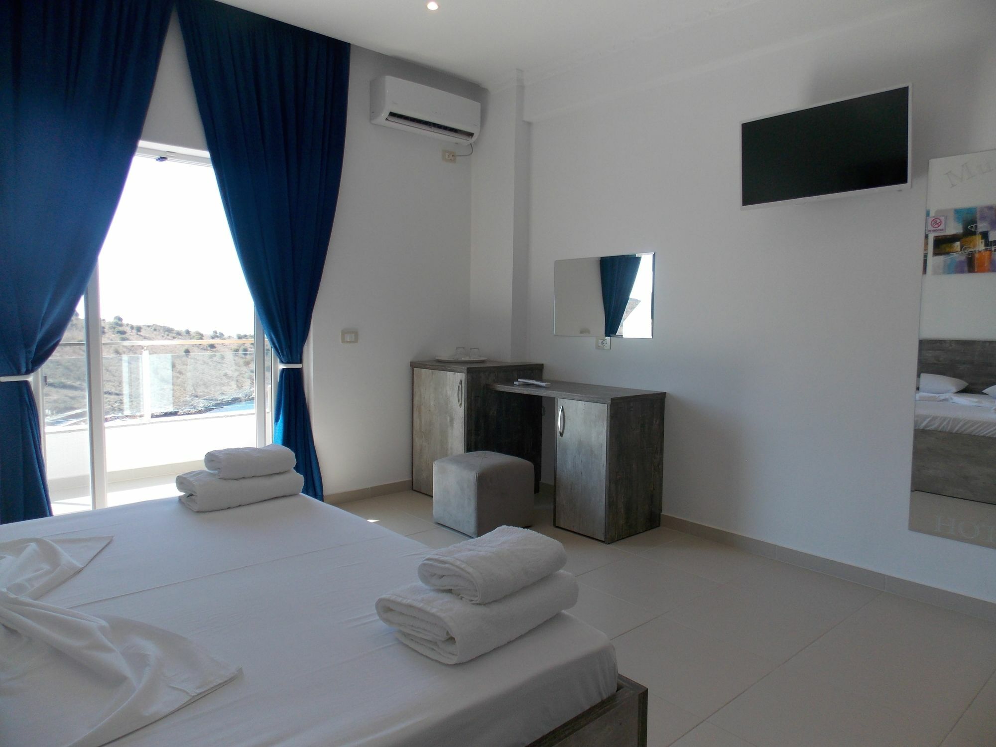 Mucobega Hotel 2 Sarande Bagian luar foto