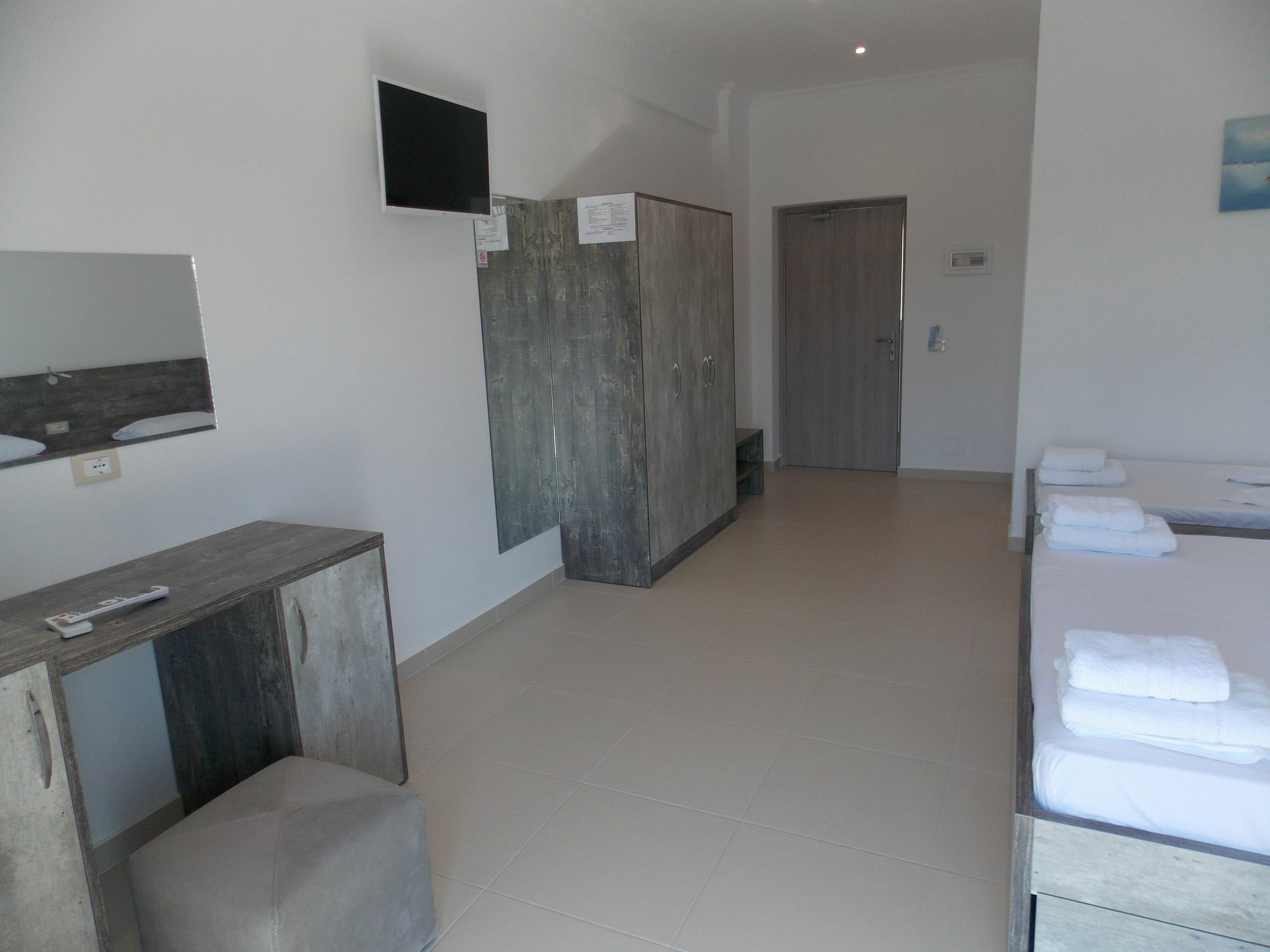Mucobega Hotel 2 Sarande Bagian luar foto