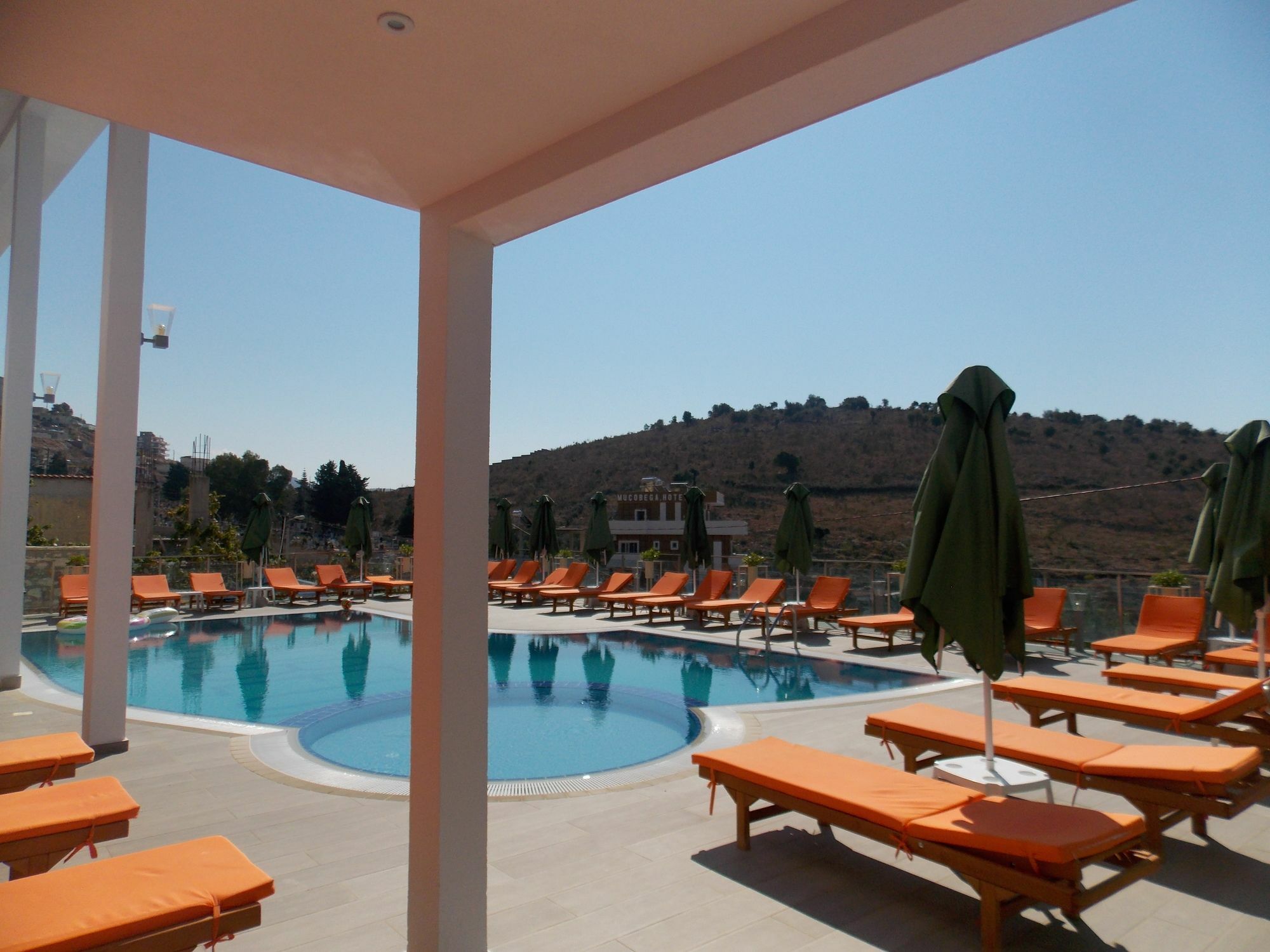 Mucobega Hotel 2 Sarande Bagian luar foto