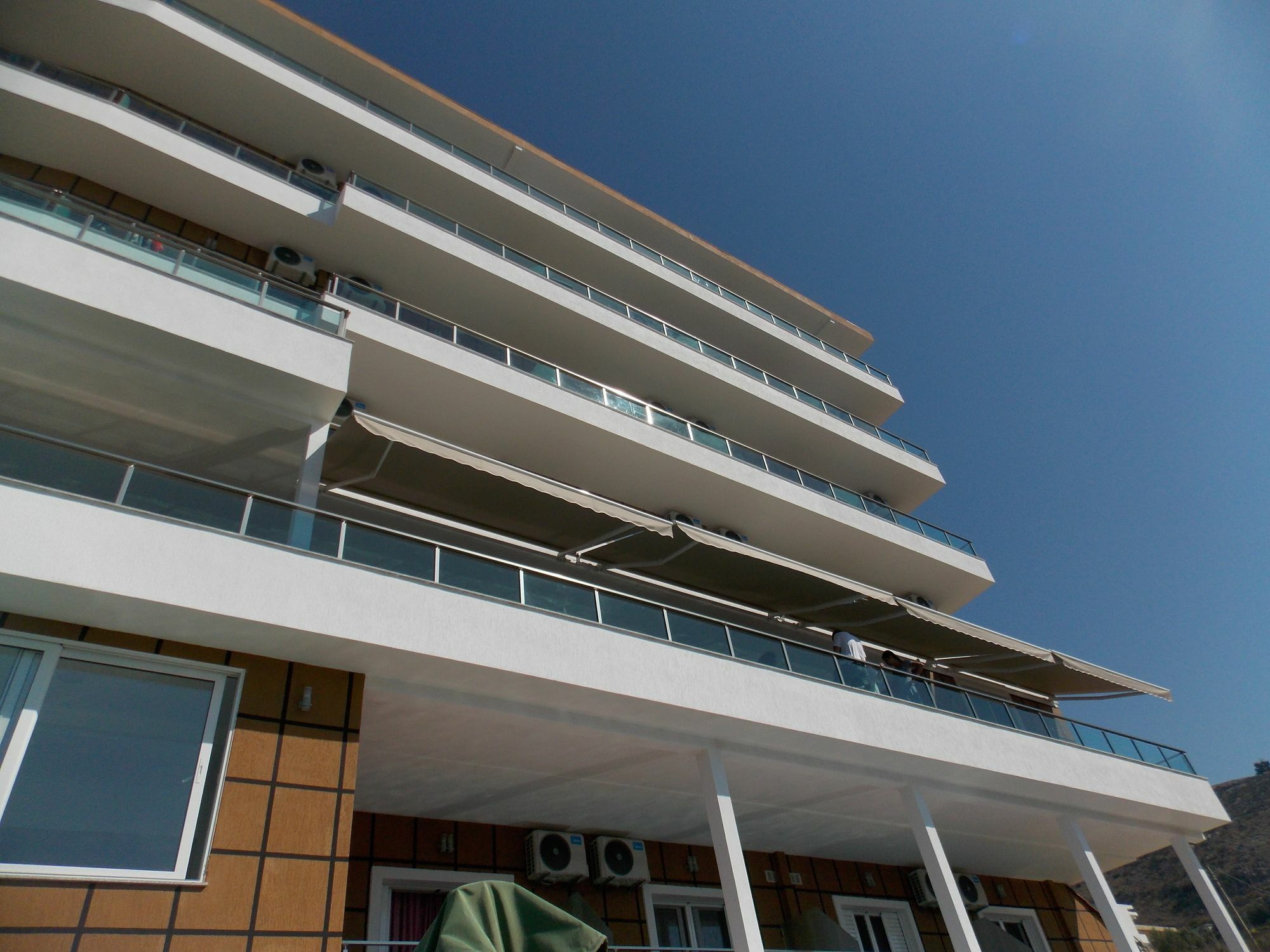 Mucobega Hotel 2 Sarande Bagian luar foto